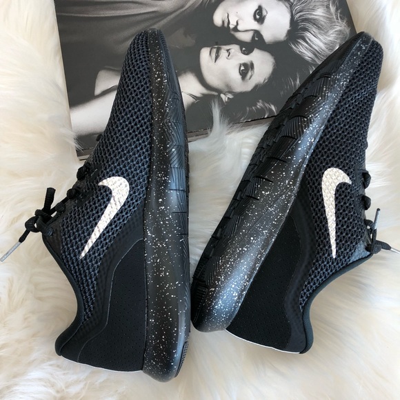 Nike Shoes - Nike Flex TR 7